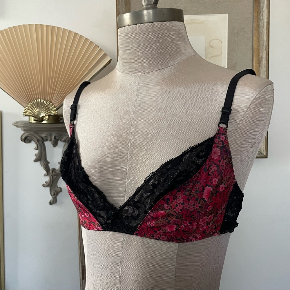 Vintage Black and red floral lace balconette bra underwire free